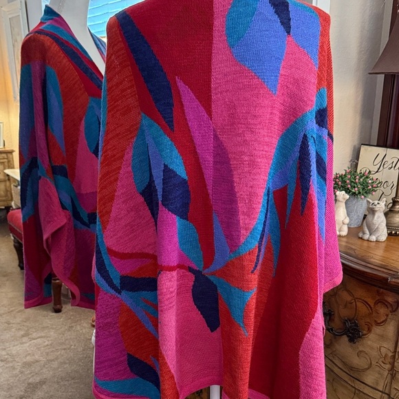 Colorful Women's Cape with Bird Design 90% Alpaca 10% Prima Cotton - Picture 3 of 8